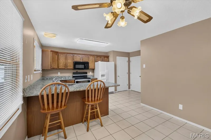 935 W Weybridge Court, St Charles, MO 63304 — listing photo 14 of 45
