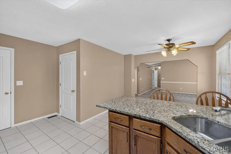 935 W Weybridge Court, St Charles, MO 63304 — listing photo 15 of 45
