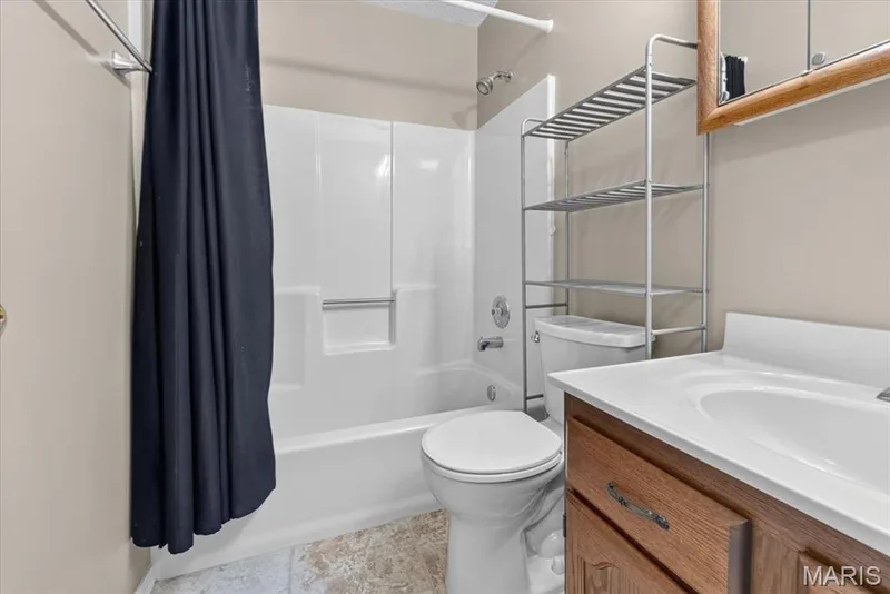 935 W Weybridge Court, St Charles, MO 63304 — listing photo 25 of 45