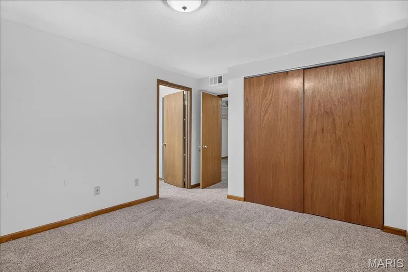 935 W Weybridge Court, St Charles, MO 63304 — listing photo 33 of 45