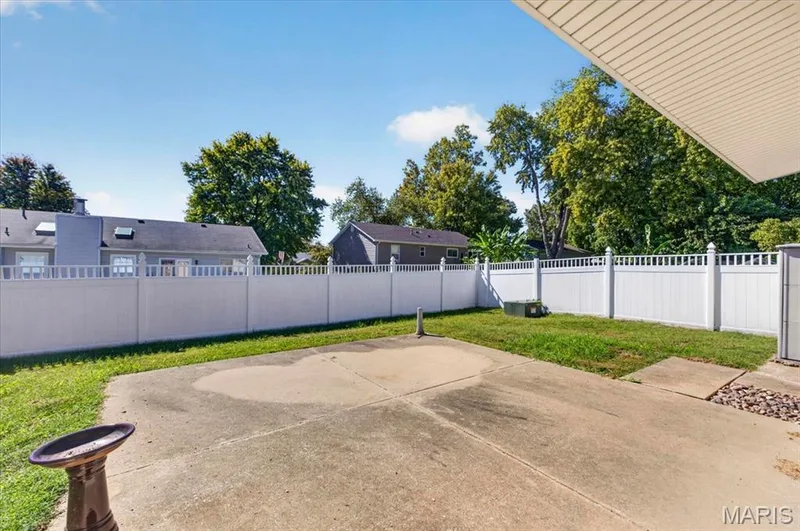 935 W Weybridge Court, St Charles, MO 63304 — listing photo 38 of 45