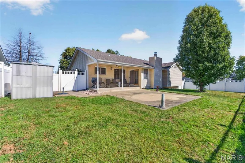 935 W Weybridge Court, St Charles, MO 63304 — listing photo 9 of 45