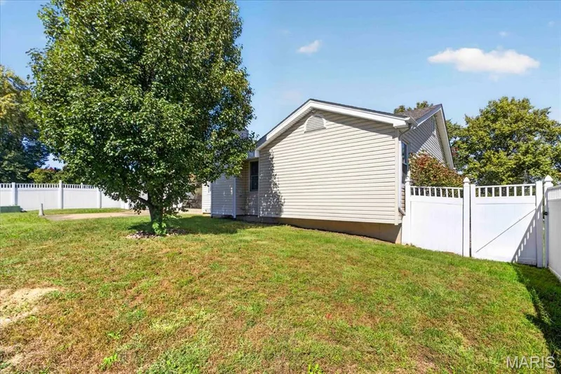 935 W Weybridge Court, St Charles, MO 63304 — listing photo 39 of 45
