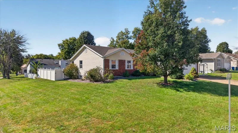 935 W Weybridge Court, St Charles, MO 63304 — listing photo 44 of 45