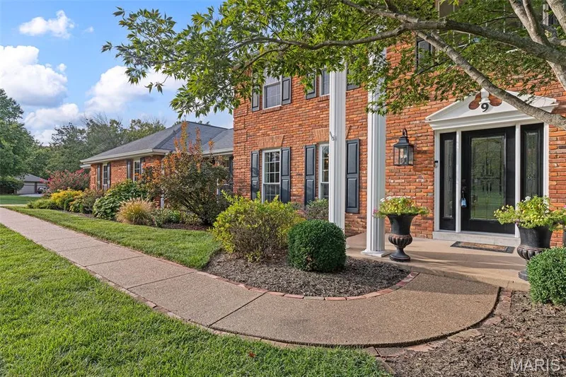 9 Clarkson Farm Drive, Chesterfield, MO 63017 — listing photo 5 of 91