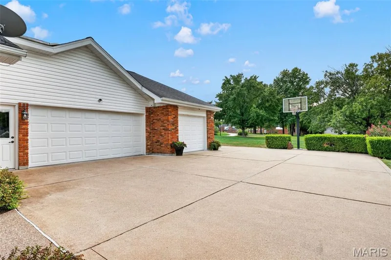 9 Clarkson Farm Drive, Chesterfield, MO 63017 — listing photo 32 of 91