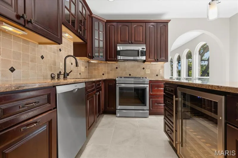 Gen-Air Stainless steel stove - Bosch dishwasher — 16 Regatta Bay Court, Lake St. Louis, MO 63367