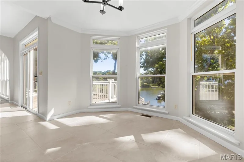 Breakfast area also has coffered ceilings — 16 Regatta Bay Court, Lake St. Louis, MO 63367