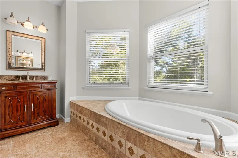 Large tub with 2 separate vanities — 16 Regatta Bay Court, Lake St. Louis, MO 63367