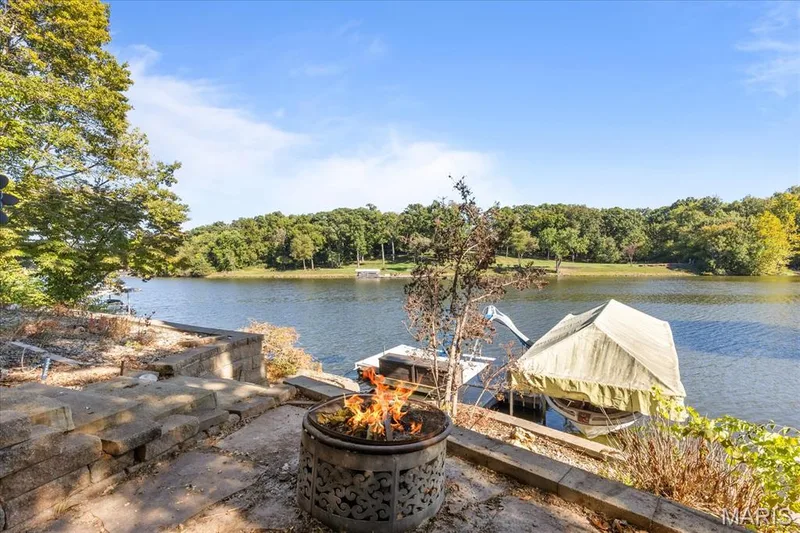 YES another seating area to relax and watch the sun set — 16 Regatta Bay Court, Lake St. Louis, MO 63367