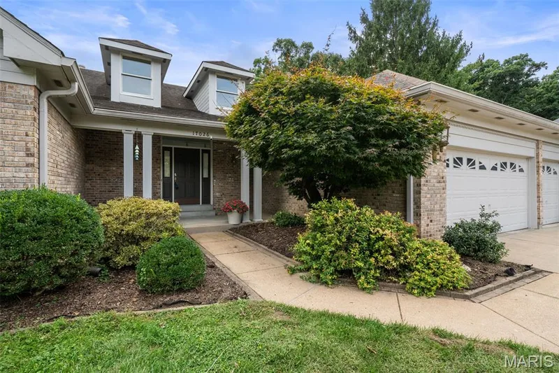 17026 Kimwood Court, Chesterfield, MO 63005 — listing photo 2 of 43