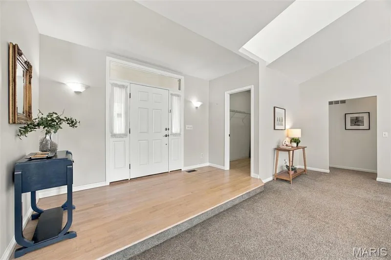 17026 Kimwood Court, Chesterfield, MO 63005 — listing photo 4 of 43
