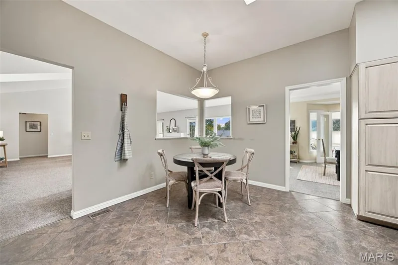 17026 Kimwood Court, Chesterfield, MO 63005 — listing photo 8 of 43