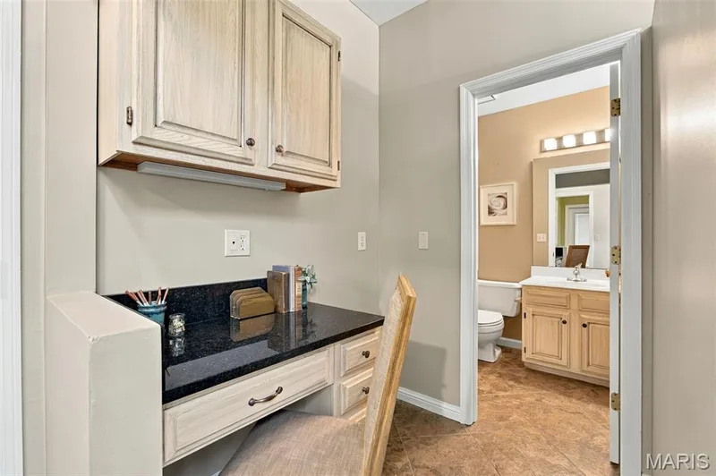 17026 Kimwood Court, Chesterfield, MO 63005 — listing photo 11 of 43