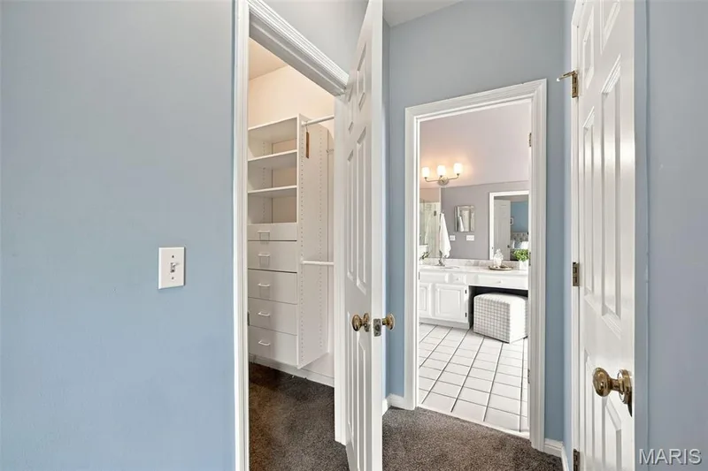 17026 Kimwood Court, Chesterfield, MO 63005 — listing photo 19 of 43