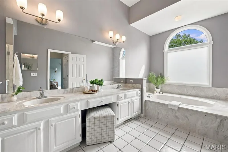 17026 Kimwood Court, Chesterfield, MO 63005 — listing photo 20 of 43