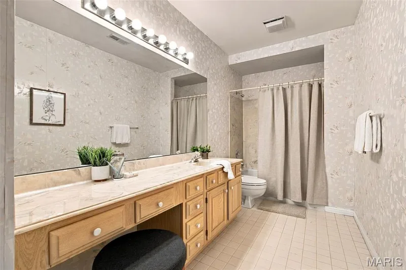 17026 Kimwood Court, Chesterfield, MO 63005 — listing photo 33 of 43