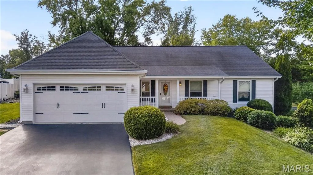 14904 Jockey Club Drive, Chesterfield, MO 63017 — listing photo 1 of 32