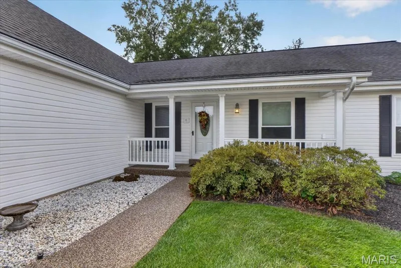 14904 Jockey Club Drive, Chesterfield, MO 63017 — listing photo 3 of 32