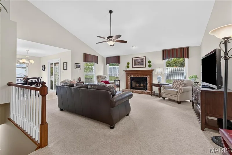 14904 Jockey Club Drive, Chesterfield, MO 63017 — listing photo 8 of 32