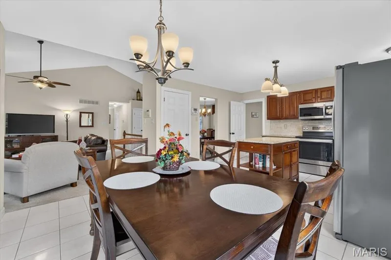 14904 Jockey Club Drive, Chesterfield, MO 63017 — listing photo 13 of 32