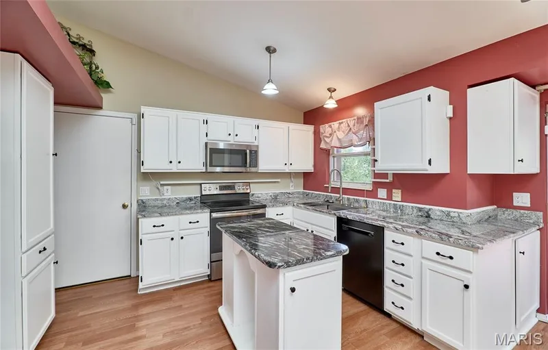 1270 Poseidon Court, St Peters, MO 63376 — listing photo 13 of 67
