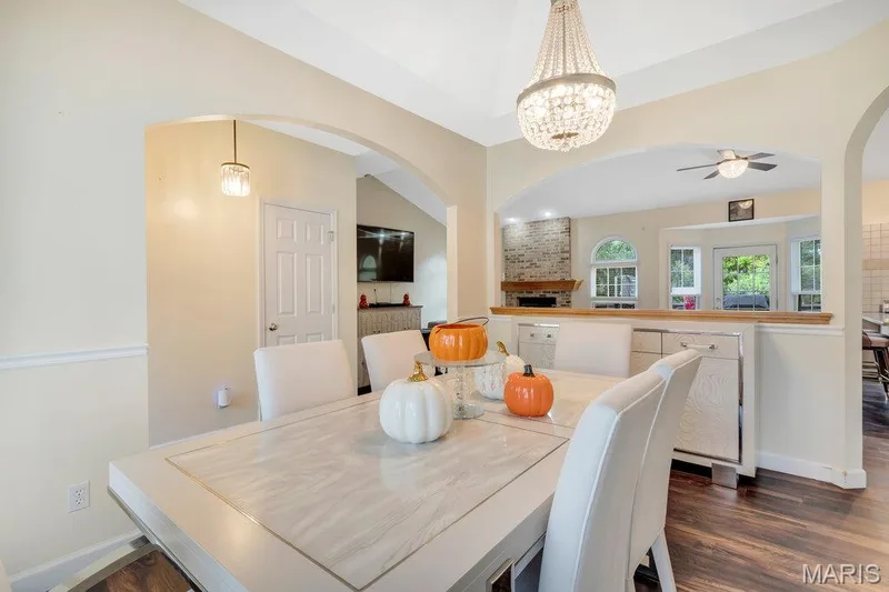 34 Saint Nicholas Court, St Charles, MO 63366 — listing photo 3 of 48