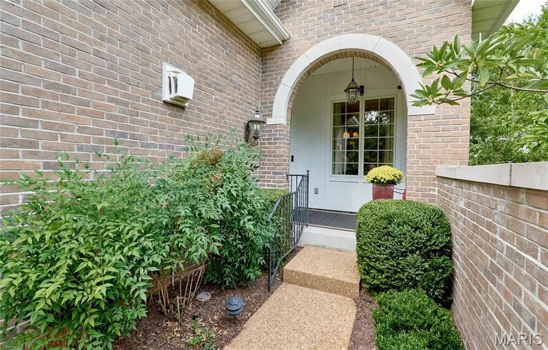Brick exterior with an arched entry, a transom window, and a paneled front door — 1970 Chesterfield Ridge Circle, Chesterfield, MO 63017