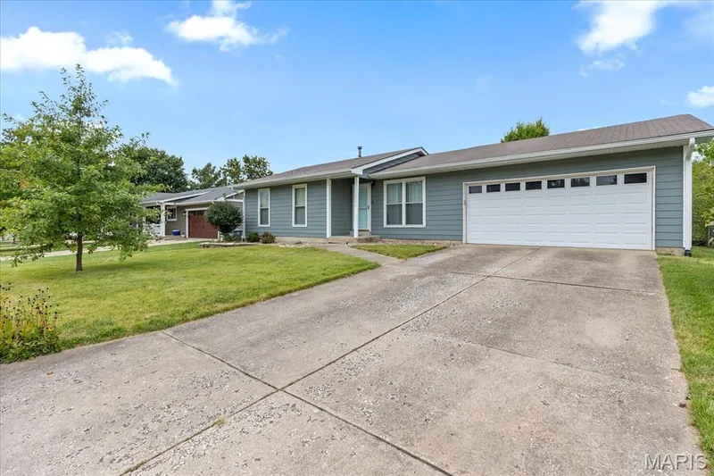 1353 Osage Meadows Drive, O'Fallon, MO 63366 — listing photo 2 of 26