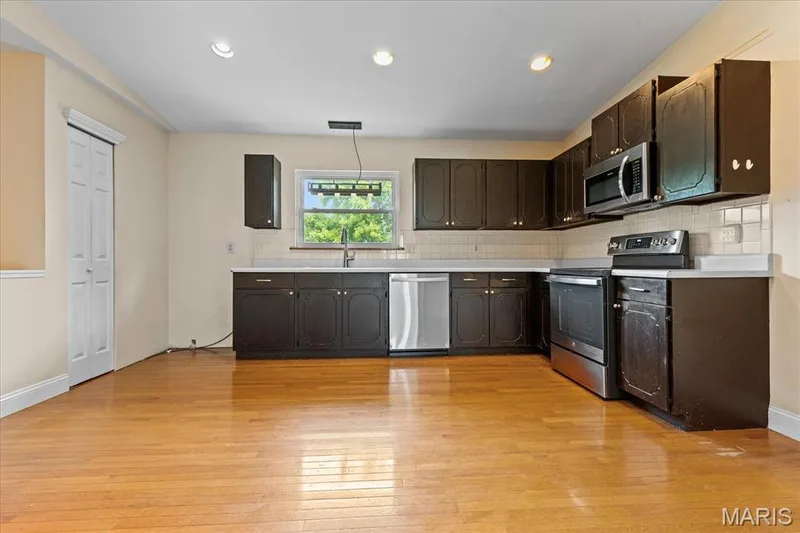Eat-in kitchen with pantry. — 1353 Osage Meadows Drive, O'Fallon, MO 63366