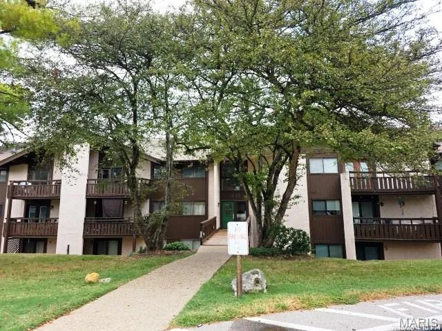 1400 Heritage Landing #110, St Charles, MO 63303 — listing photo 1 of 16