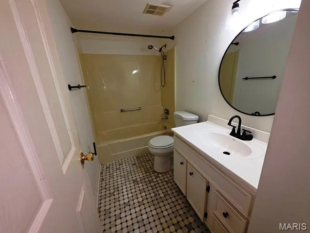1400 Heritage Landing #110, St Charles, MO 63303 — listing photo 7 of 16