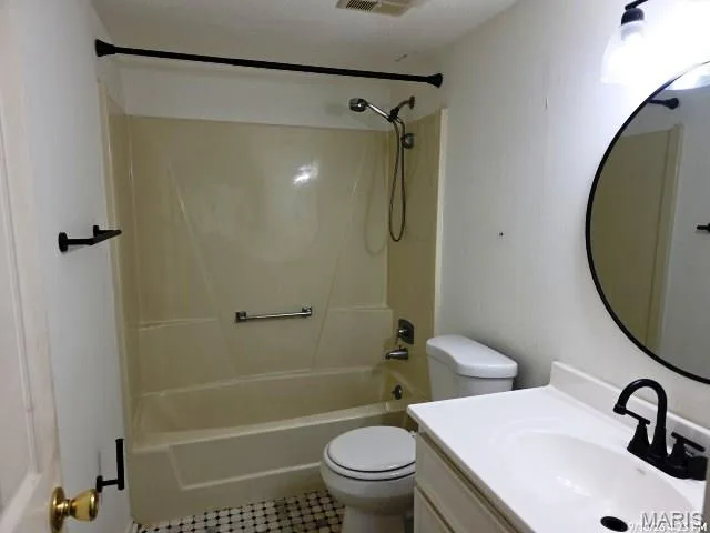 1400 Heritage Landing #110, St Charles, MO 63303 — listing photo 15 of 16
