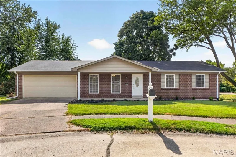 1008 N Duchesne Drive, St Charles, MO 63301 — listing photo 2 of 48