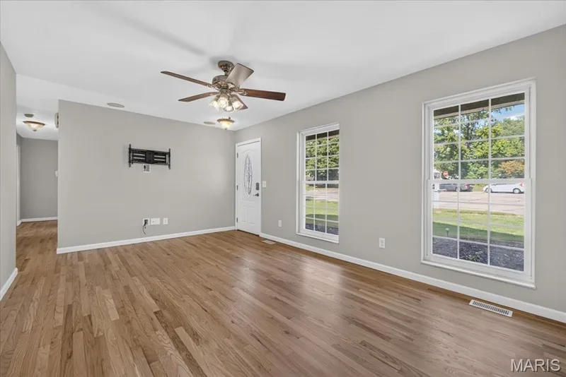 1008 N Duchesne Drive, St Charles, MO 63301 — listing photo 10 of 48