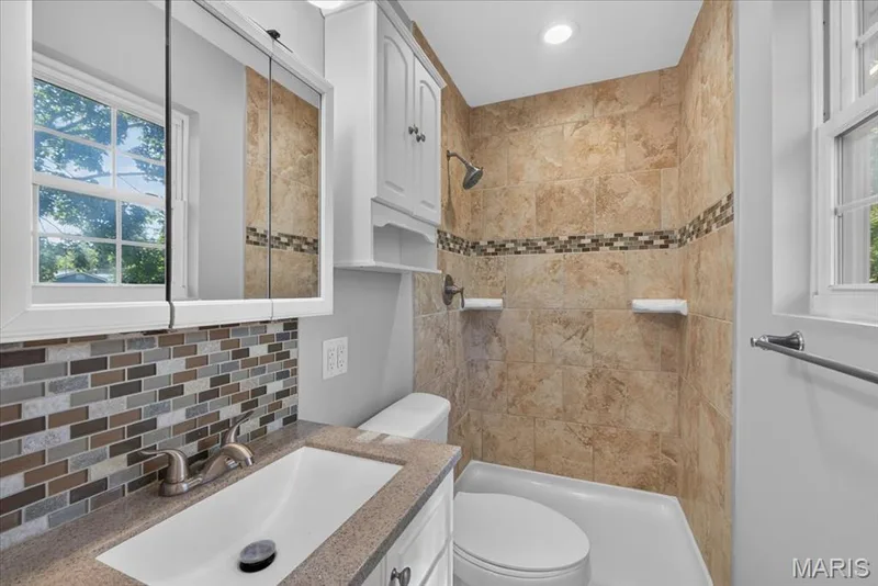 1008 N Duchesne Drive, St Charles, MO 63301 — listing photo 23 of 48