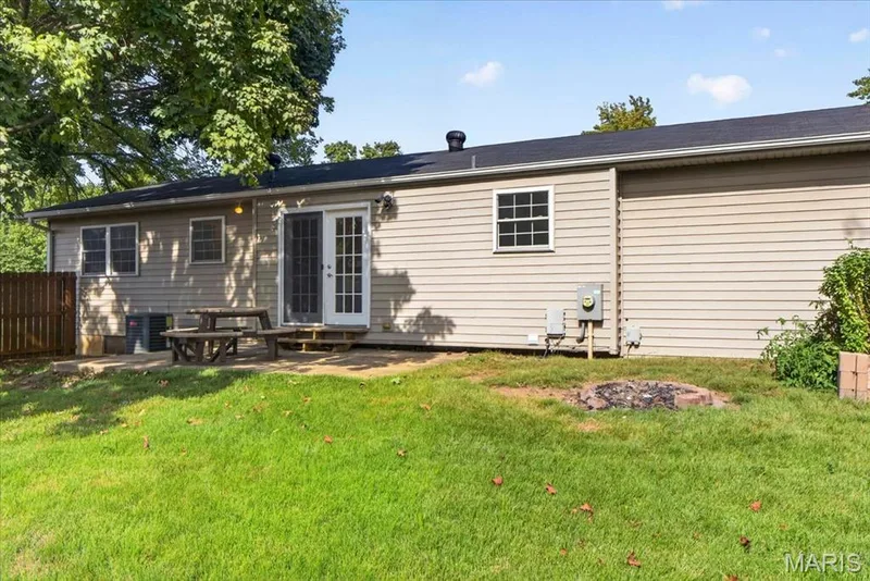 1008 N Duchesne Drive, St Charles, MO 63301 — listing photo 39 of 48