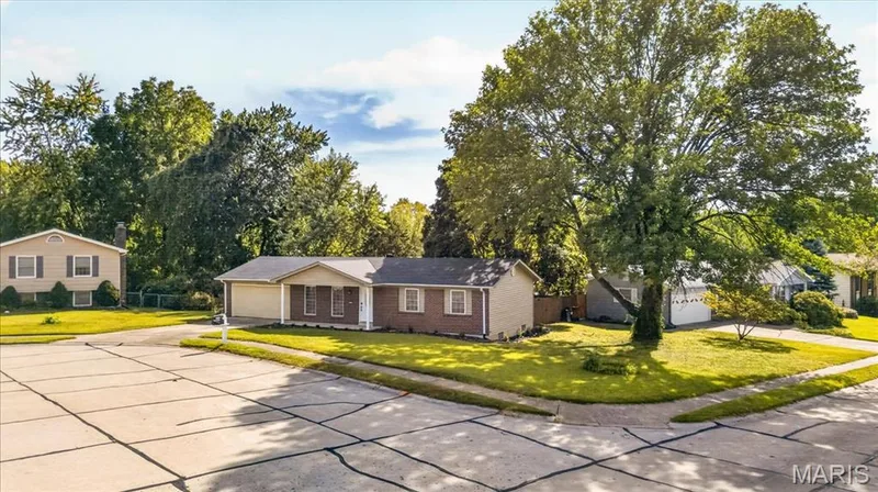 1008 N Duchesne Drive, St Charles, MO 63301 — listing photo 43 of 48