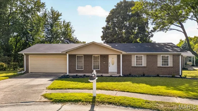1008 N Duchesne Drive, St Charles, MO 63301 — listing photo 45 of 48
