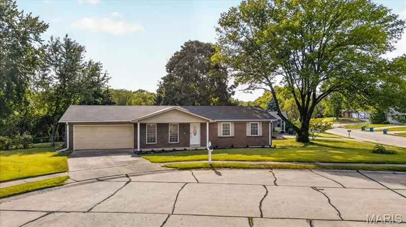 1008 N Duchesne Drive, St Charles, MO 63301 — listing photo 46 of 48