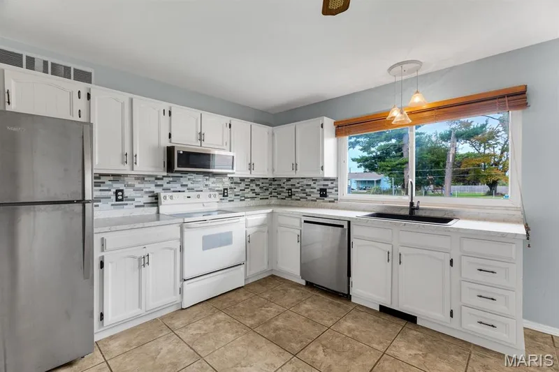 5 Oak Drive, St Peters, MO 63376 — listing photo 4 of 19