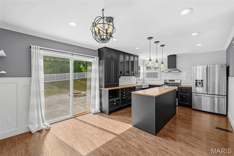 Breakfast nook with sliding glass doors to the backyard — 242 Ashford Oaks Drive, Wentzville, MO 63385