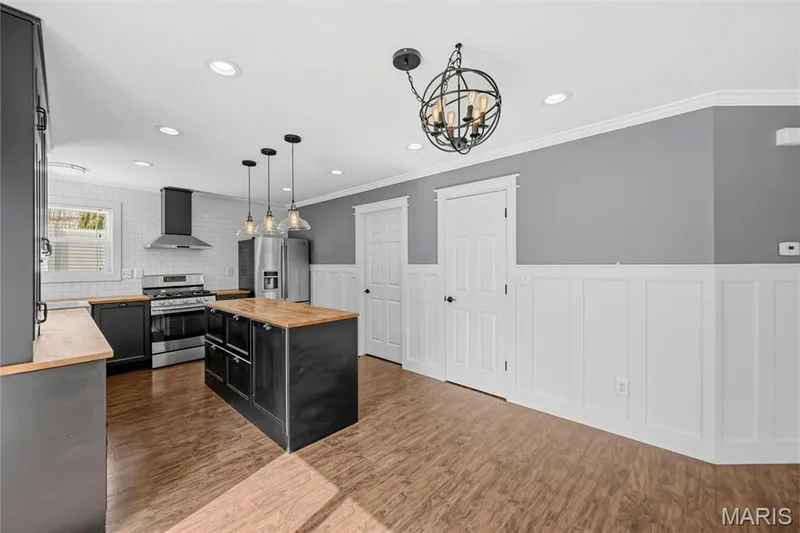 Walk in pantry and laundry room access — 242 Ashford Oaks Drive, Wentzville, MO 63385