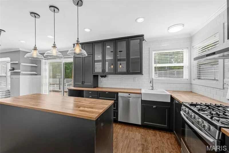 A perfect spot for entertaining — 242 Ashford Oaks Drive, Wentzville, MO 63385
