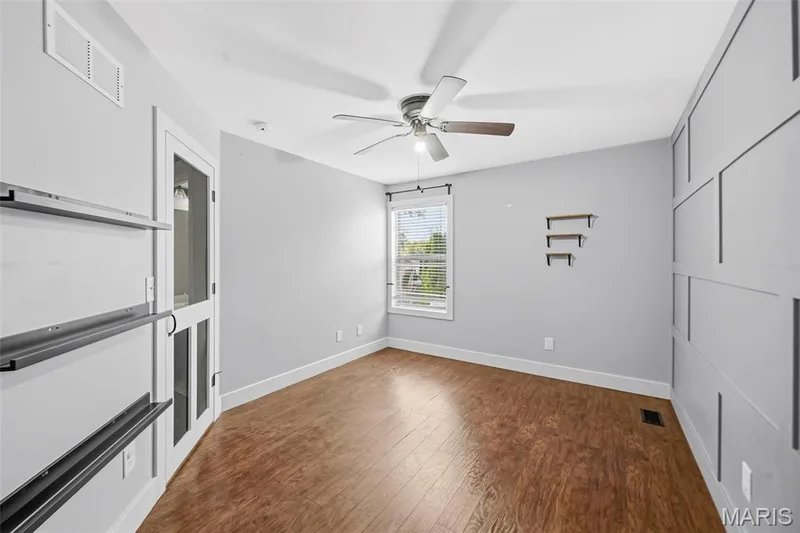 Accent wall feature — 242 Ashford Oaks Drive, Wentzville, MO 63385