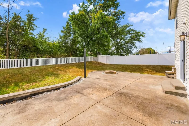 Large concrete patio — 242 Ashford Oaks Drive, Wentzville, MO 63385