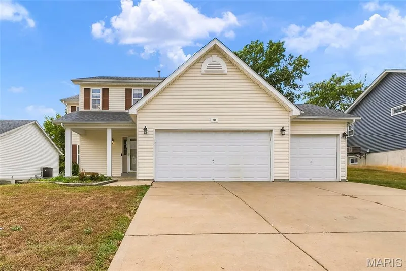 Schedule your showings today! — 242 Ashford Oaks Drive, Wentzville, MO 63385