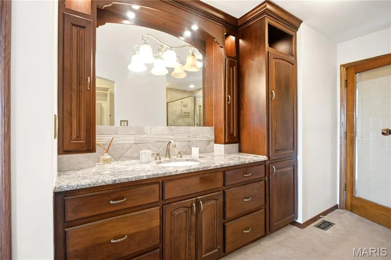 Updated primary bathroom matching the kitchen updates. — 2 Rockwood Forest Glen, Wildwood, MO 63025