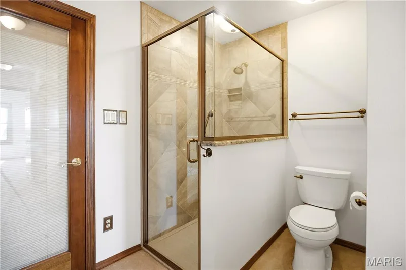 Walk-in shower — 2 Rockwood Forest Glen, Wildwood, MO 63025
