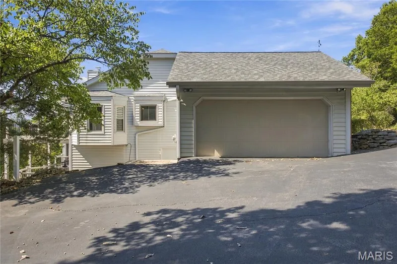 2-car attached garage — 2 Rockwood Forest Glen, Wildwood, MO 63025